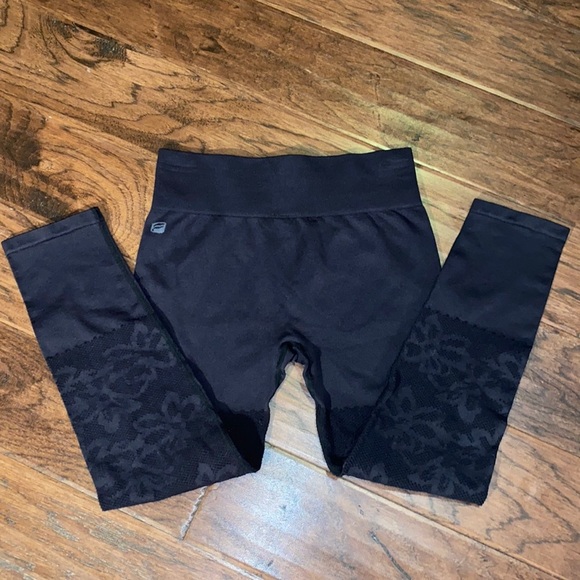 Fabletics black XS Capri leggings workout pants athletic gear floral mesh net XS - Picture 3 of 12